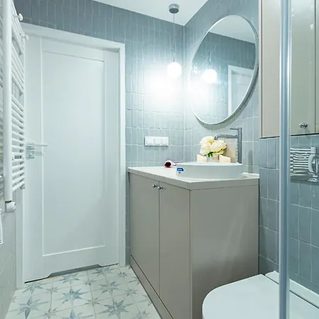 Batorego Grey - Stacja Metra 300m - Bezplatny Parking * Warsaw