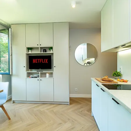 Batorego Grey - Stacja Metra 300m - Bezplatny Parking *