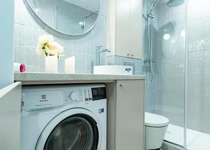 Batorego Grey - Stacja Metra 300m * ורשה