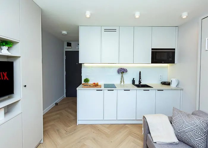 Batorego Grey - Stacja Metra 300m