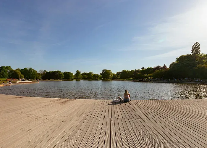 Batorego Grey - Stacja Metra 300m *